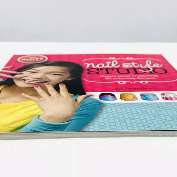 NAIL STYLE STUDIO Book Simple Steps to Painting Stunning Nails Paperback New - Picture 3 of 8